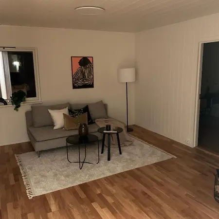 アパート Fin Leilighet I Tromsdalen. トロムソ